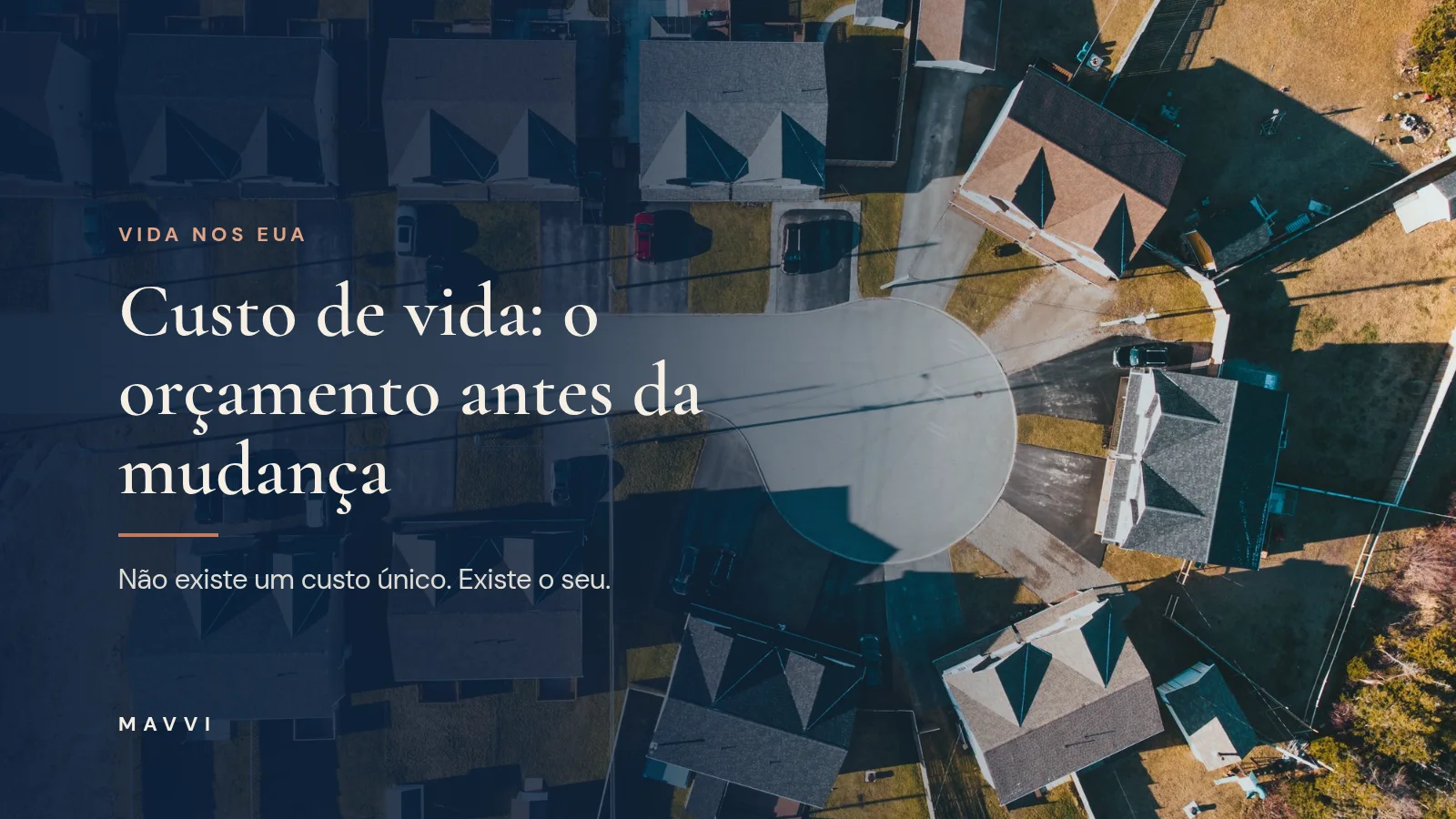 Vista aérea de bairro residencial com casas em volta de uma rua sem saída